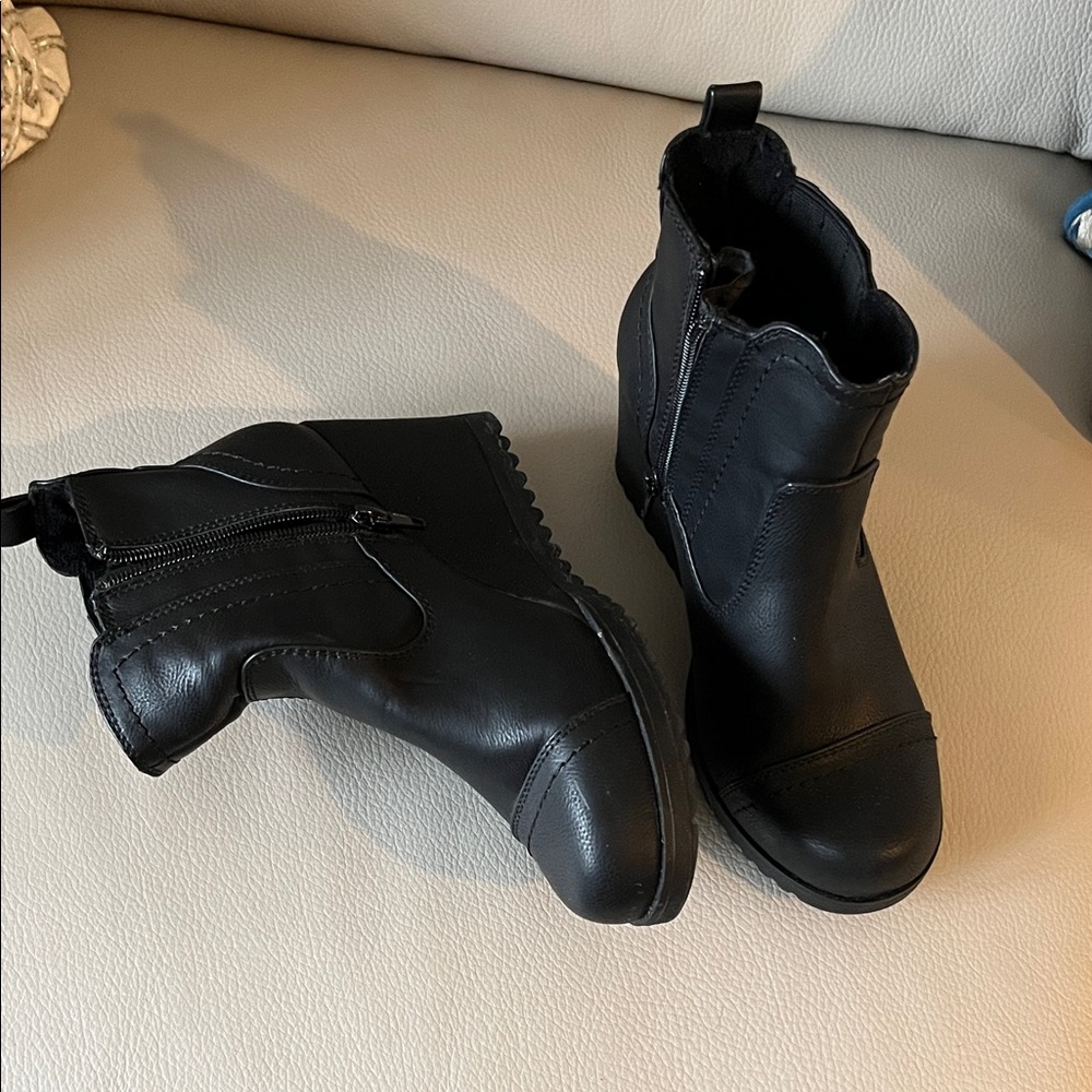 Khombu Black Ankle Booties